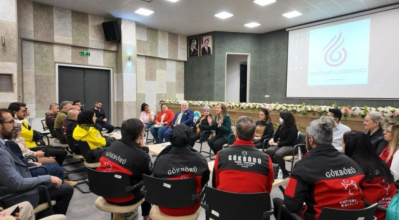 dr-oegretim-ueyemiz-oeznur-oencuel-demir-engelli-bilgi-yoenetimi-sistemi-afet-farkindaligi-egitim-moduelleri-projesi-toplantisina-katildi